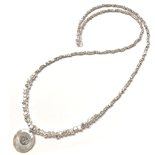 Silber Halskette mit Lotus, kurz.