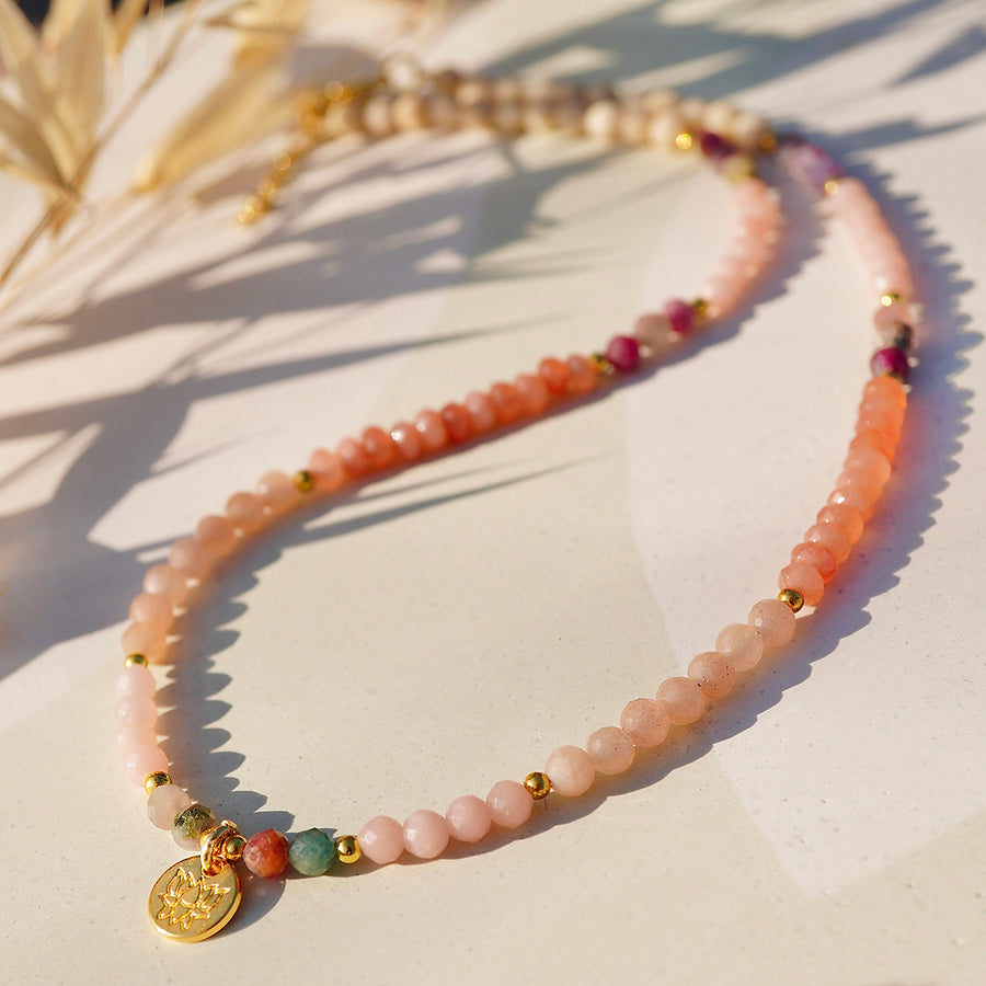 'Tulum Spirit' Halskette – Fossil, Pink Opal & Mondstein