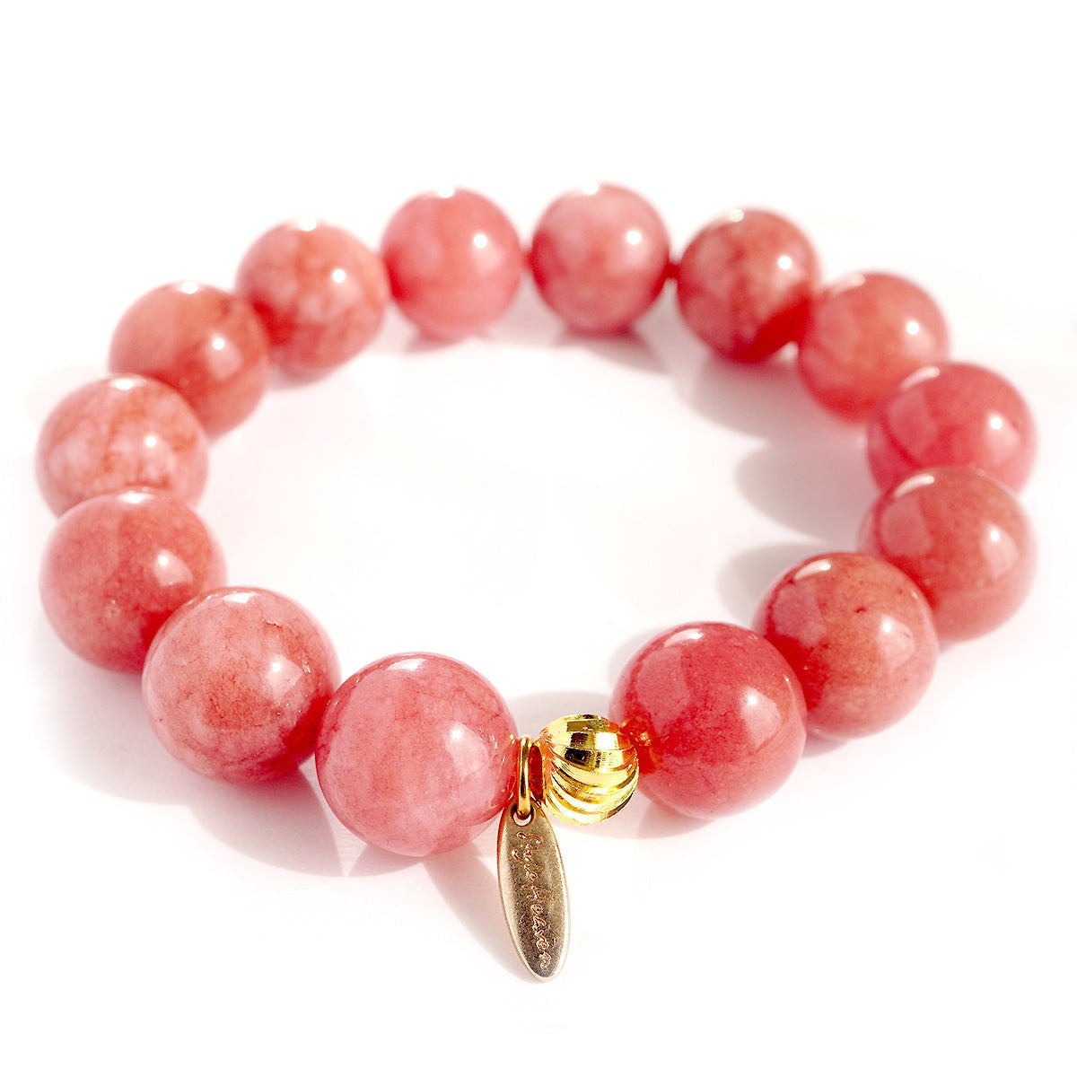 Coral Touch Kugelarmband aus gefärbter Jade in Terrakotta-Rottönen mit 14 mm Perlen und goldfarbenem Anhänger