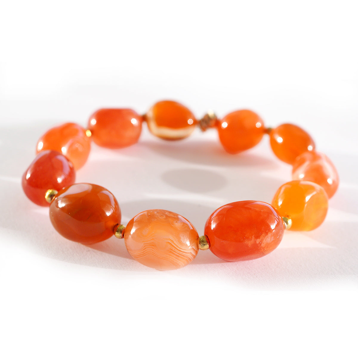 Red Dunes Armband aus rotem Botswana Achat orangene Edelsteine elastisch goldene Akzente