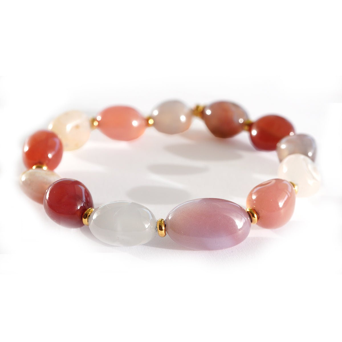 'Ambera' Armband aus südrotem Achat mit 18K vergoldeten Kupferperlen, handgemacht, elastisch, naturfarbene Edelsteinperlen für Ruhe und Selbstvertrauen.