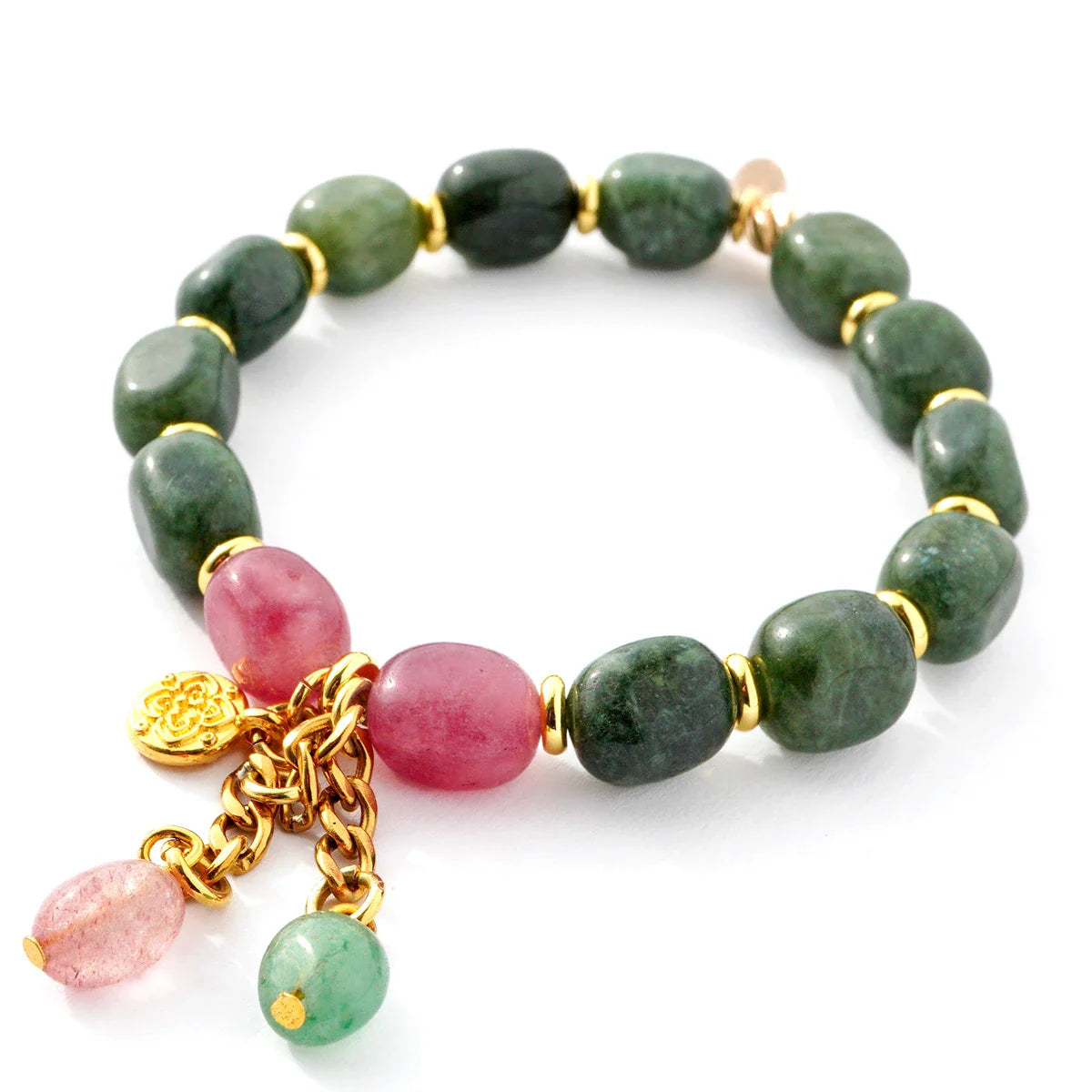 Wild Garden Armband aus Moosachat und Himbeerquarz mit goldenen Details und Anhängern aus Kirschquarz und grünem Aventurin