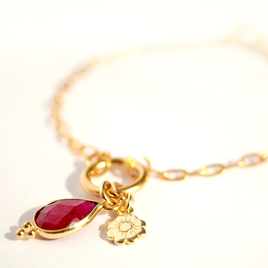 'Golden Blossom' Armband – Rubin-Quarz & Blume