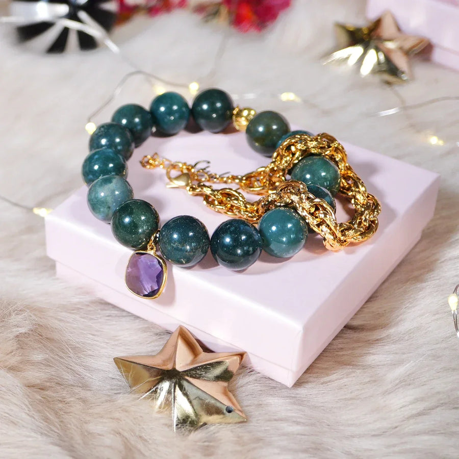 Moosachat Bundle Armband-Set mit Amethyst und 18K vergoldetem Edelstahl auf Geschenkbox mit Weihnachtsdeko